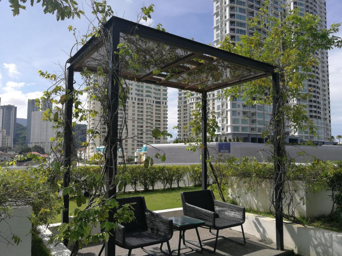 Landmark Stunning High Floor Coast View Studio #Netflix #Fast Wifi Tanjung Tokong Exterior photo