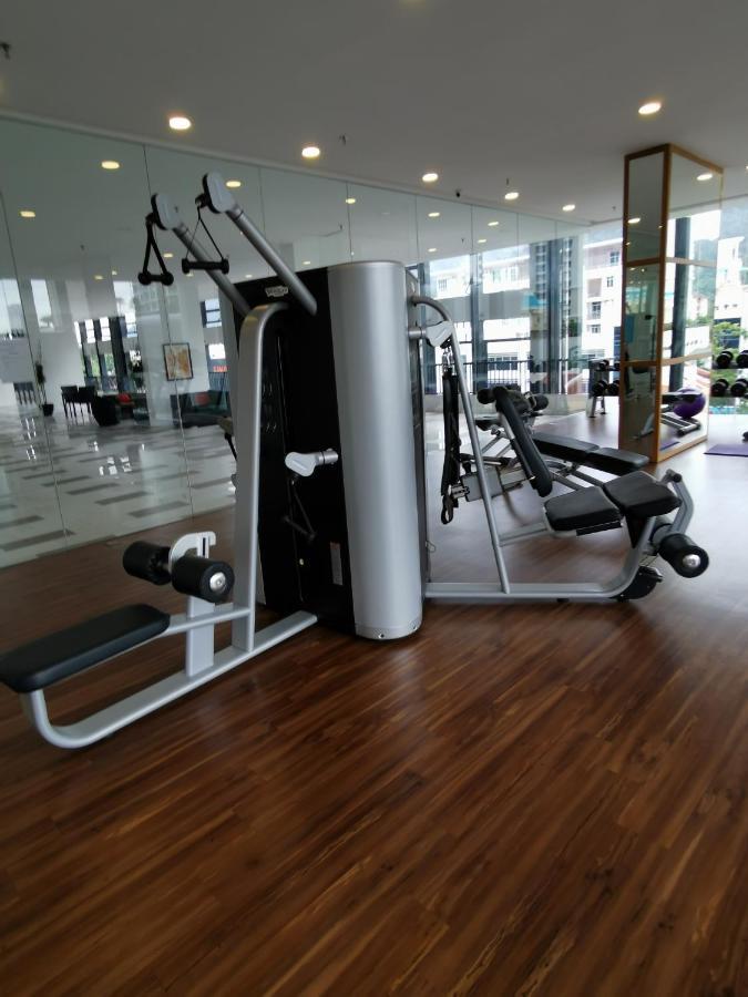 Landmark Stunning High Floor Coast View Studio #Netflix #Fast Wifi Tanjung Tokong Exterior photo