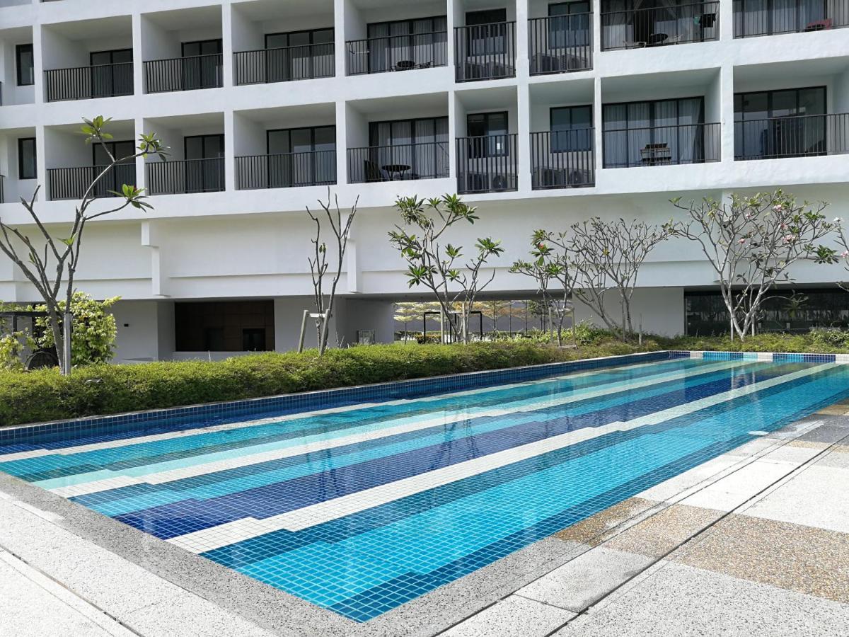 Landmark Stunning High Floor Coast View Studio #Netflix #Fast Wifi Tanjung Tokong Exterior photo