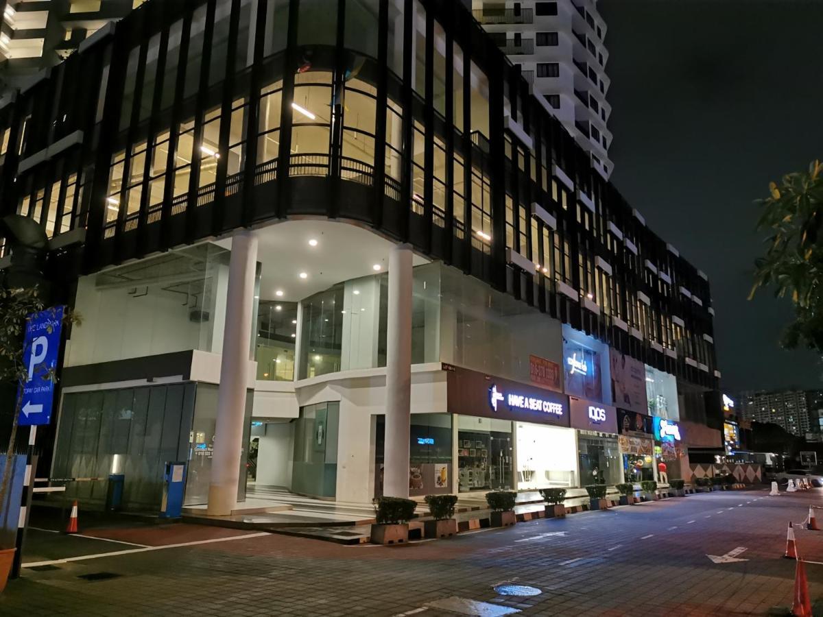 Landmark Stunning High Floor Coast View Studio #Netflix #Fast Wifi Tanjung Tokong Exterior photo