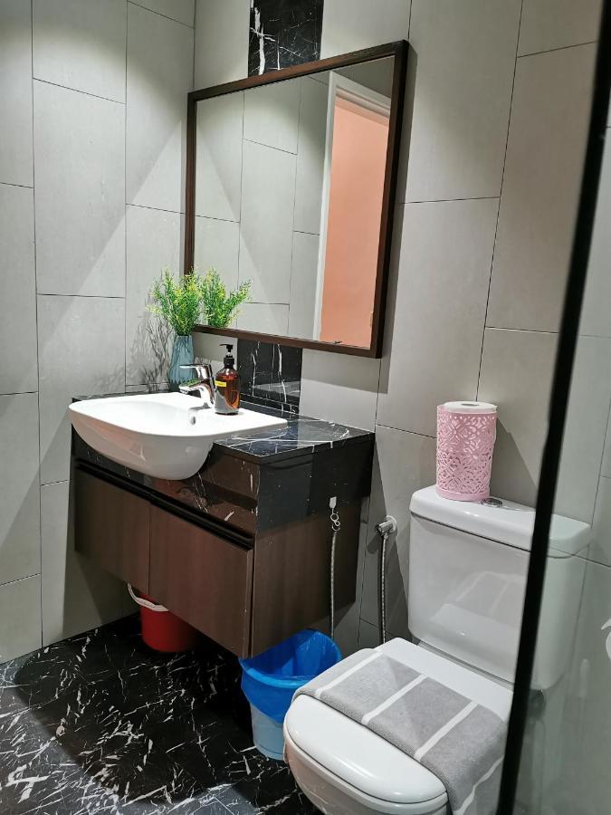 Landmark Stunning High Floor Coast View Studio #Netflix #Fast Wifi Tanjung Tokong Exterior photo